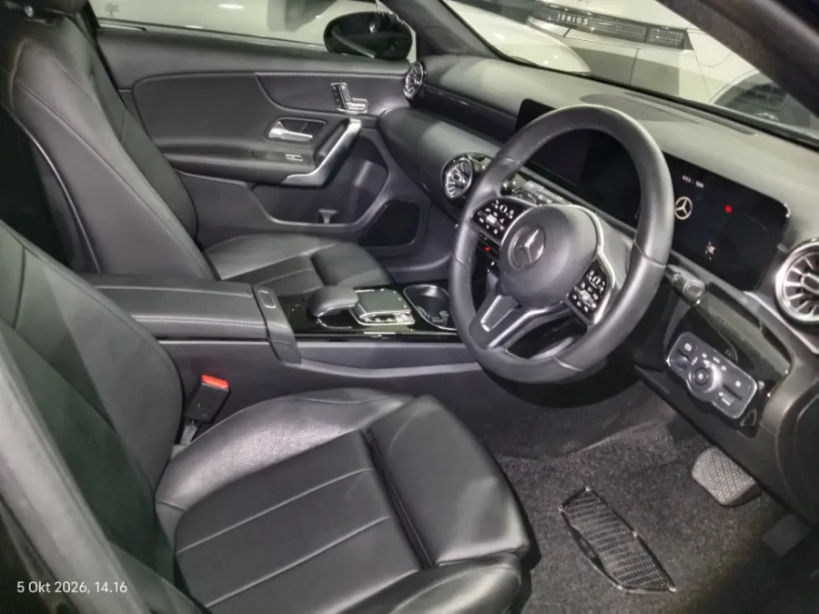 Foto Mobil Bekas Kabin Depan Mercedes-Benz A200 1.3 tahun 2019