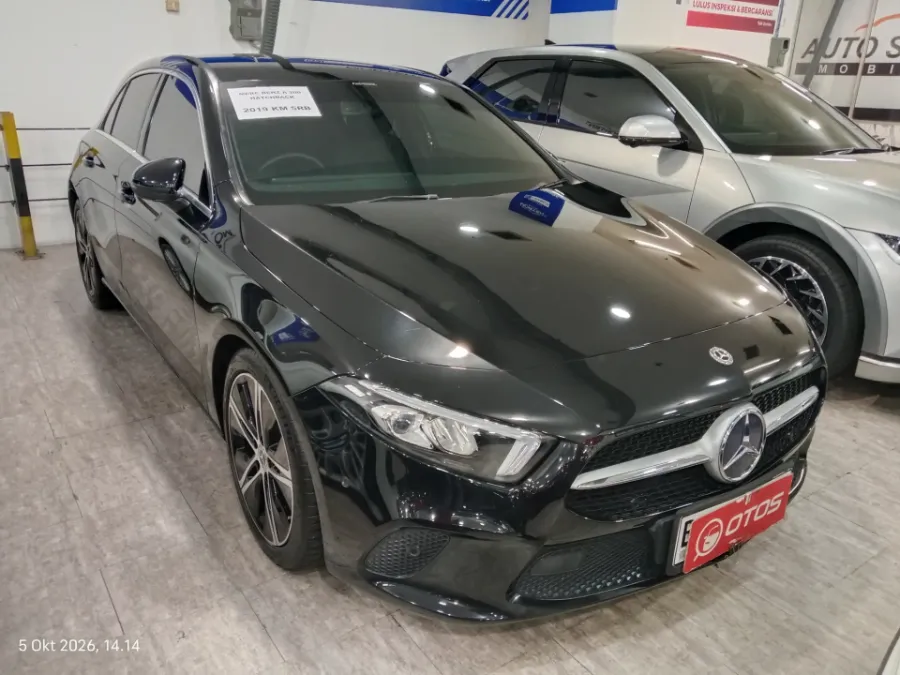 Foto Mobil Bekas Kanan Depan Mercedes-Benz A200 1.3 tahun 2019