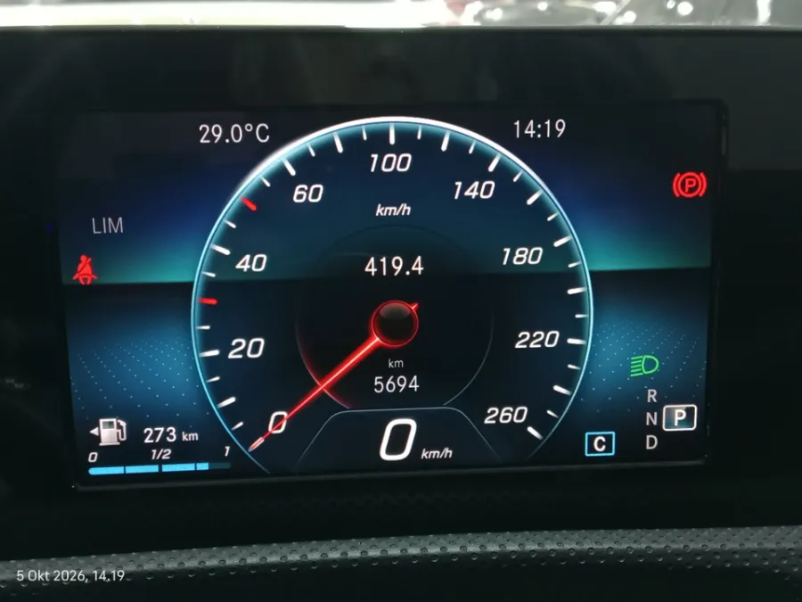 Foto Mobil Bekas Odometer Mercedes-Benz A200 1.3 tahun 2019
