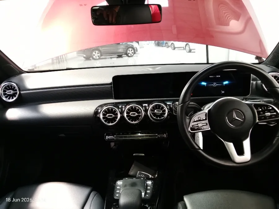 Foto Mobil Bekas Dashboard Mercedes-Benz A200 1.3 tahun 2021