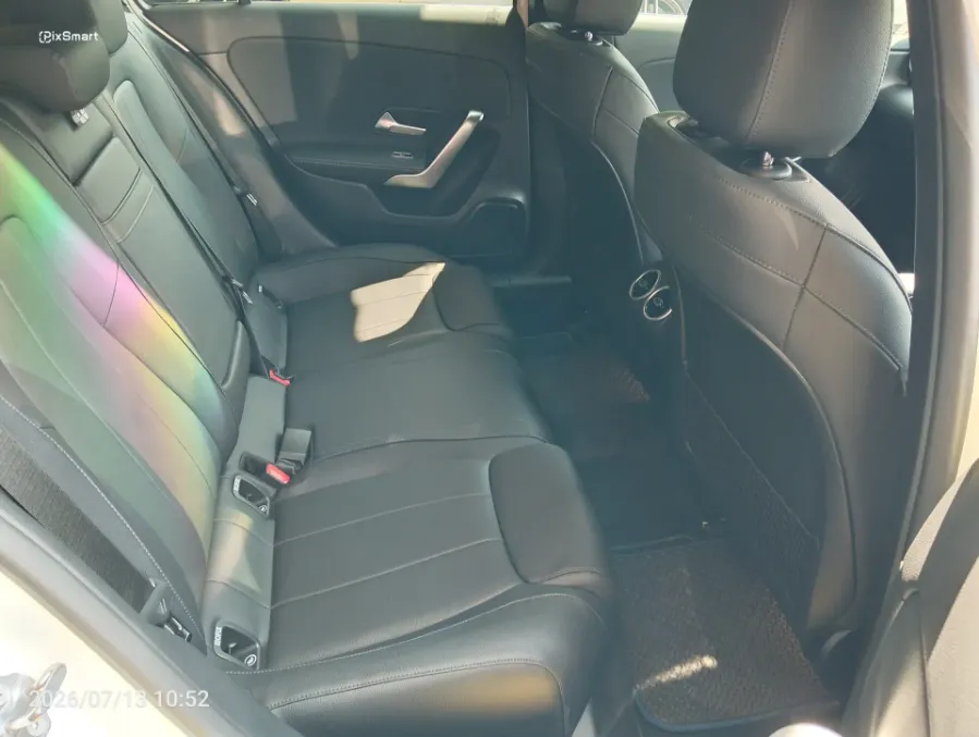 Foto Mobil Bekas Kabin Belakang Mercedes-Benz A200 1.3 tahun 2021