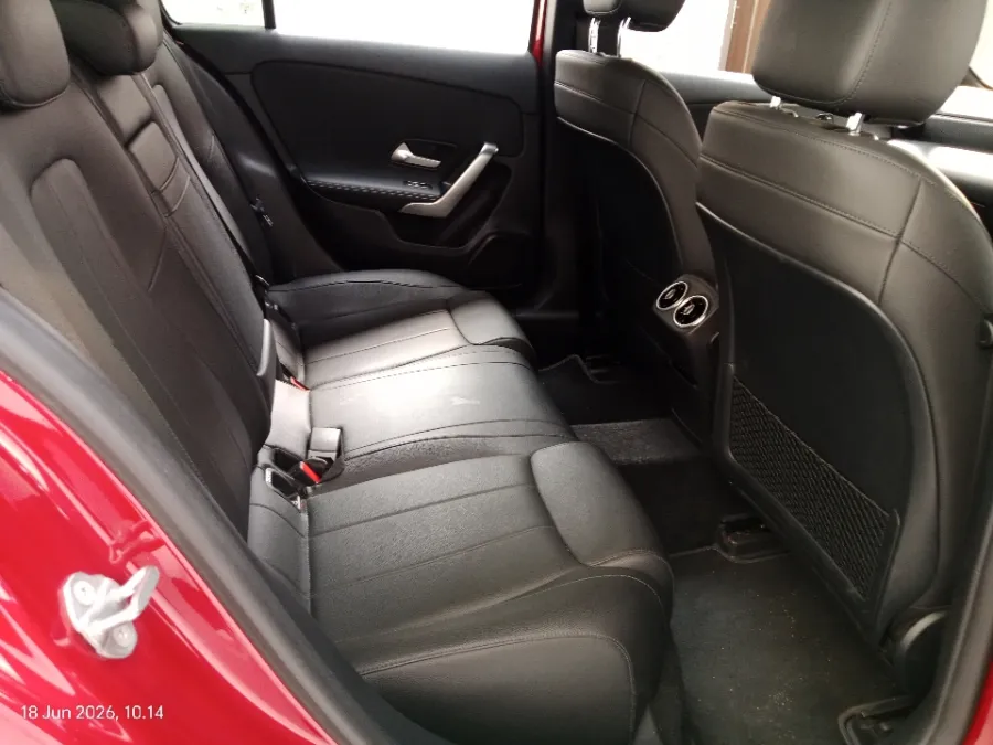 Foto Mobil Bekas Kabin Belakang Mercedes-Benz A200 1.3 tahun 2021
