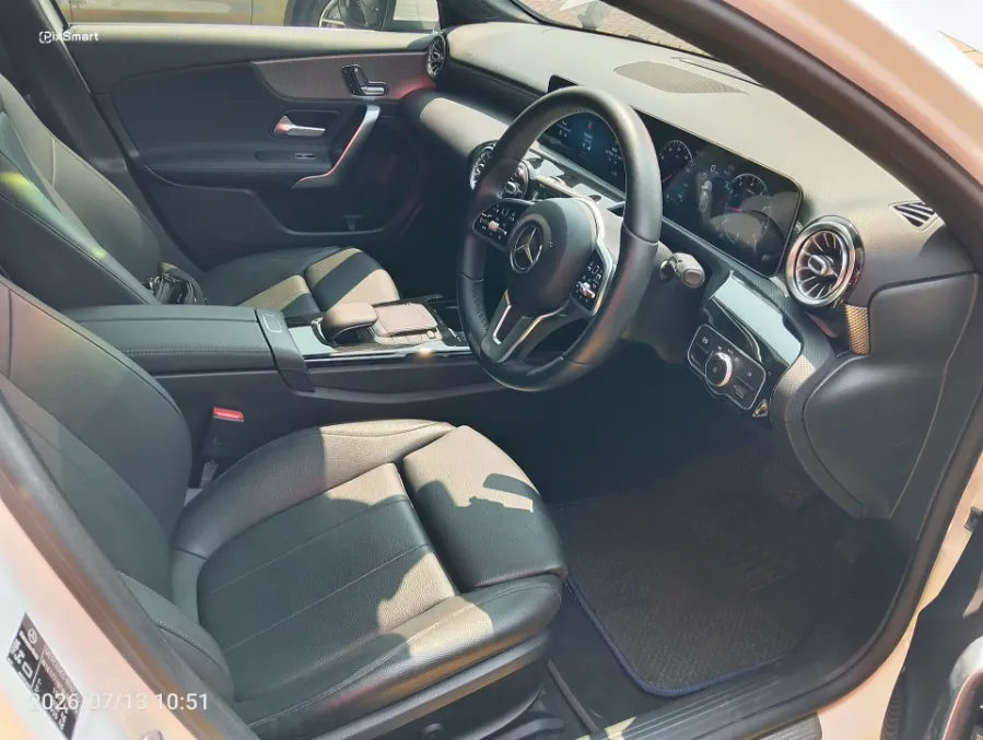 Foto Mobil Bekas Kabin Depan Mercedes-Benz A200 1.3 tahun 2021