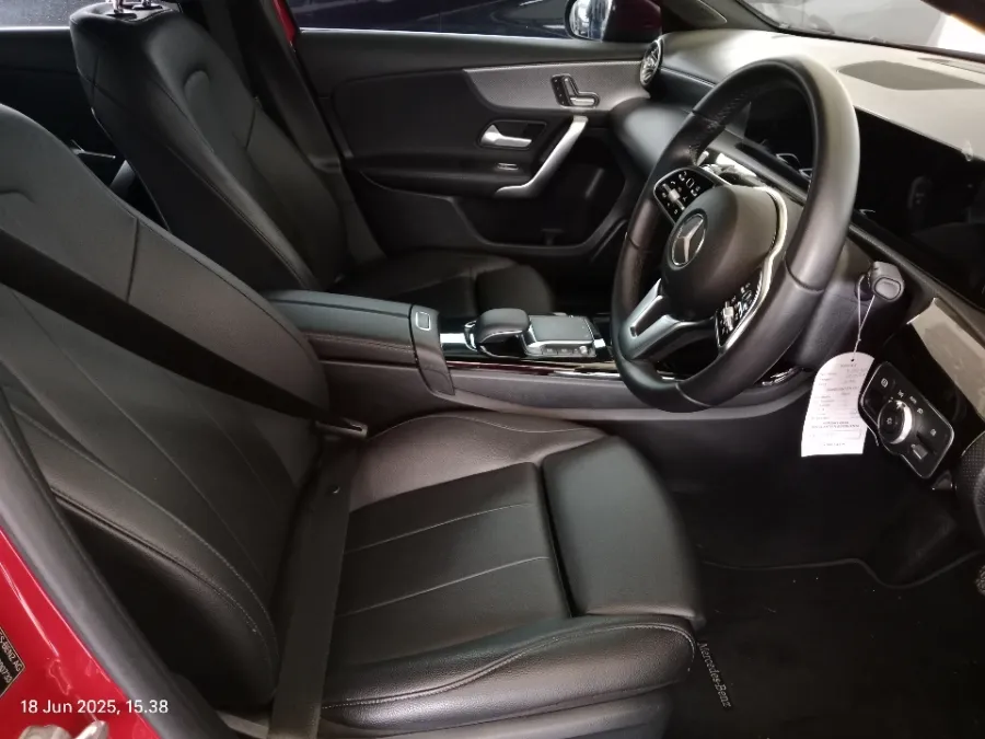 Foto Mobil Bekas Kabin Depan Mercedes-Benz A200 1.3 tahun 2021
