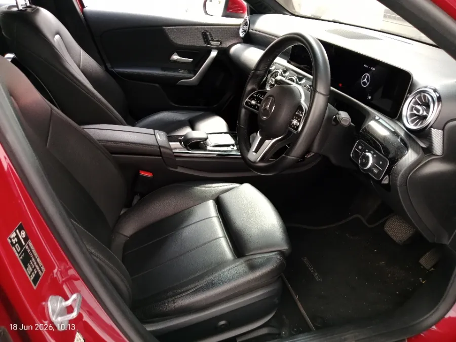Foto Mobil Bekas Kabin Depan Mercedes-Benz A200 1.3 tahun 2021