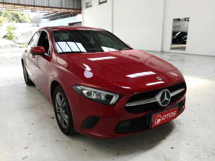 Foto Mobil Bekas Kanan Depan Mercedes-Benz A200 1.3 tahun 2021