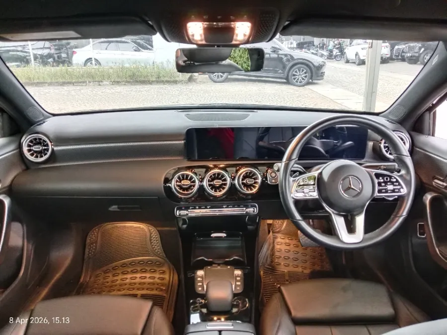 Foto Mobil Bekas Dashboard Mercedes-Benz A200 1.3 tahun 2022