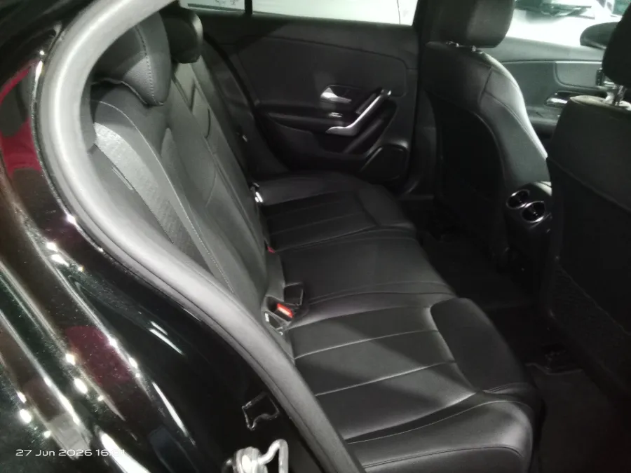 Foto Mobil Bekas Kabin Belakang Mercedes-Benz A200 1.3 tahun 2022