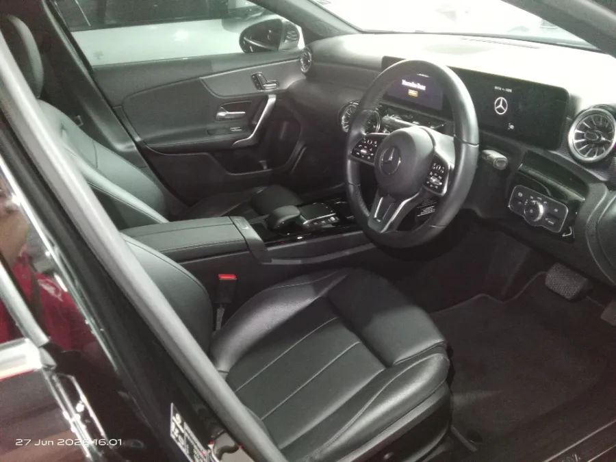 Foto Mobil Bekas Kabin Depan Mercedes-Benz A200 1.3 tahun 2022