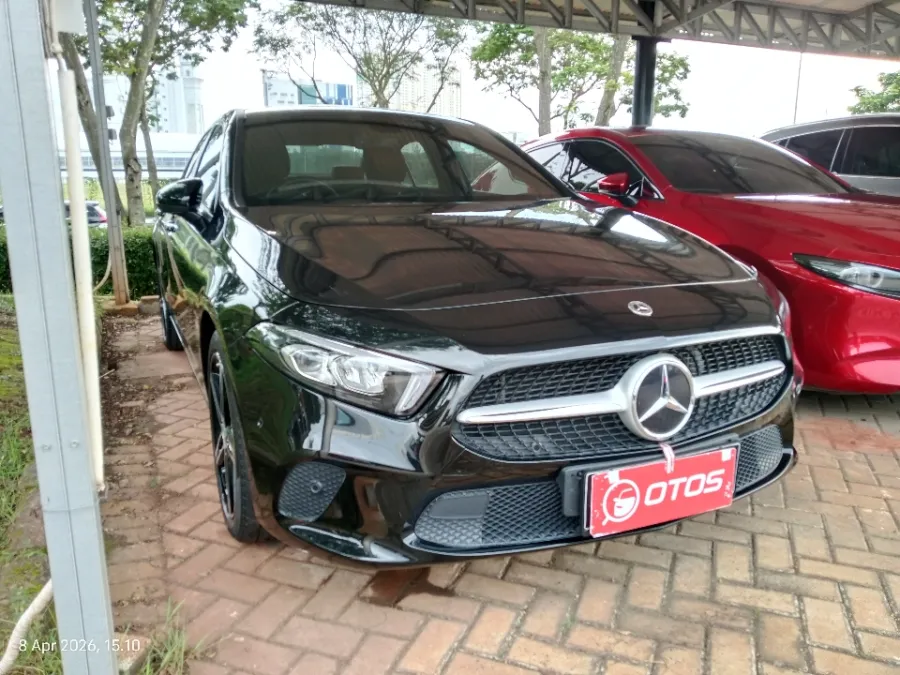 Foto Mobil Bekas Kanan Depan Mercedes-Benz A200 1.3 tahun 2022