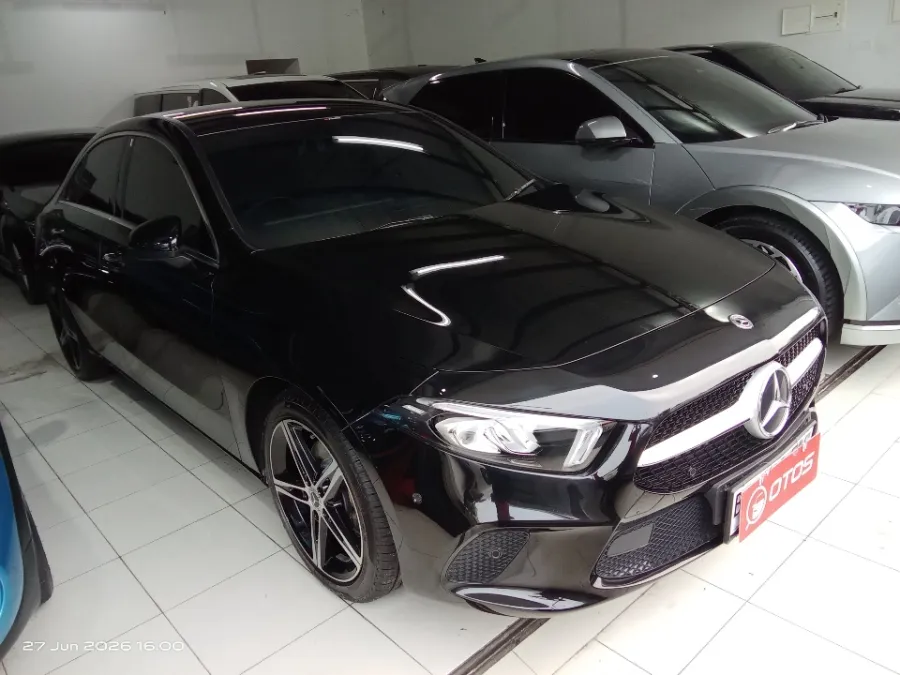 Foto Mobil Bekas Kanan Depan Mercedes-Benz A200 1.3 tahun 2022