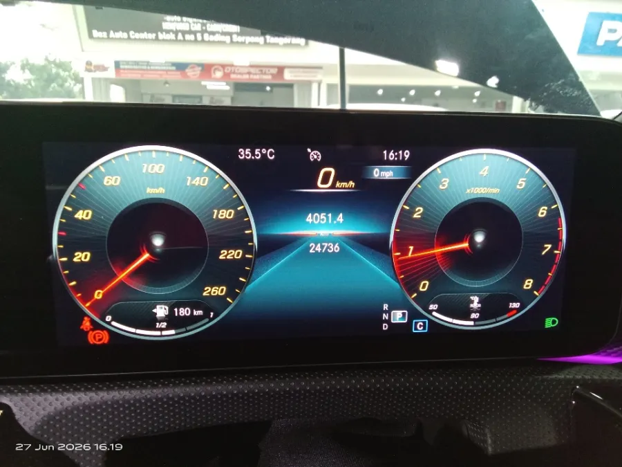 Foto Mobil Bekas Odometer Mercedes-Benz A200 1.3 tahun 2022