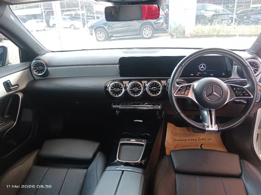 Foto Mobil Bekas Dashboard Mercedes-Benz A200 1.3 tahun 2023