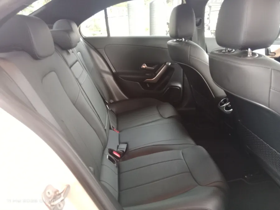 Foto Mobil Bekas Kabin Belakang Mercedes-Benz A200 1.3 tahun 2023