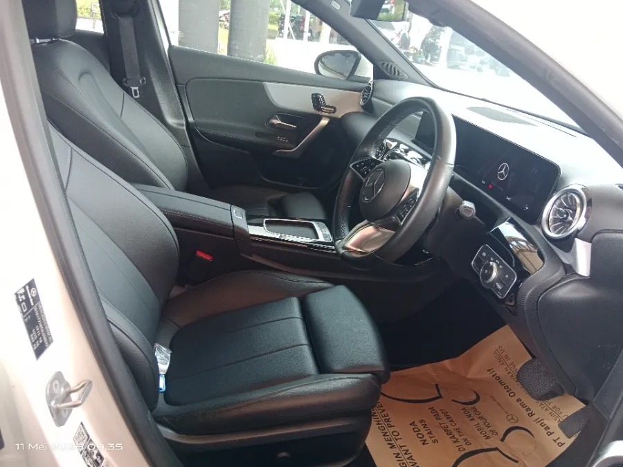 Foto Mobil Bekas Kabin Depan Mercedes-Benz A200 1.3 tahun 2023