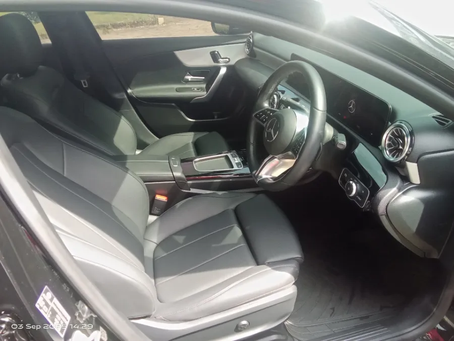 Foto Mobil Bekas Kabin Depan Mercedes-Benz A200 1.3 tahun 2024