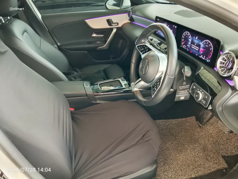 Foto Mobil Bekas Kabin Depan Mercedes-Benz A200 1.3 tahun 2024