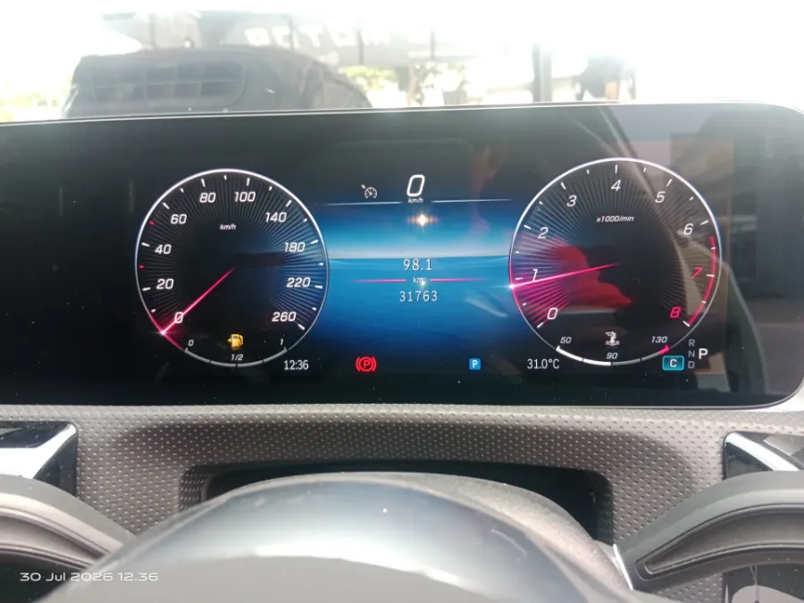 Foto Mobil Bekas Odometer Mercedes-Benz A200 1.3 tahun 2024