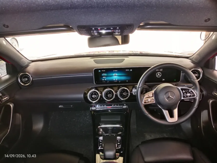Foto Mobil Bekas Dashboard Mercedes-Benz A200 1.3 Progressive Line tahun 2018