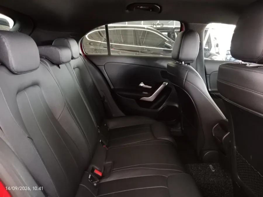 Foto Mobil Bekas Kabin Belakang Mercedes-Benz A200 1.3 Progressive Line tahun 2018