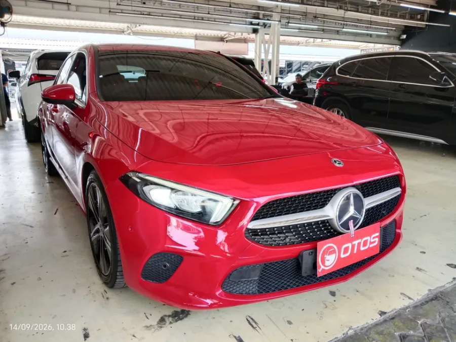 Foto Mobil Bekas Kanan Depan Mercedes-Benz A200 1.3 Progressive Line tahun 2018
