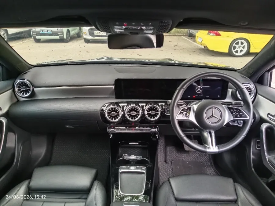 Foto Mobil Bekas Dashboard Mercedes-Benz A200 1.3 Progressive Line tahun 2023
