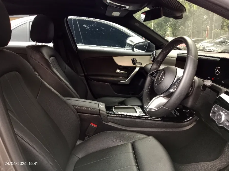 Foto Mobil Bekas Kabin Depan Mercedes-Benz A200 1.3 Progressive Line tahun 2023