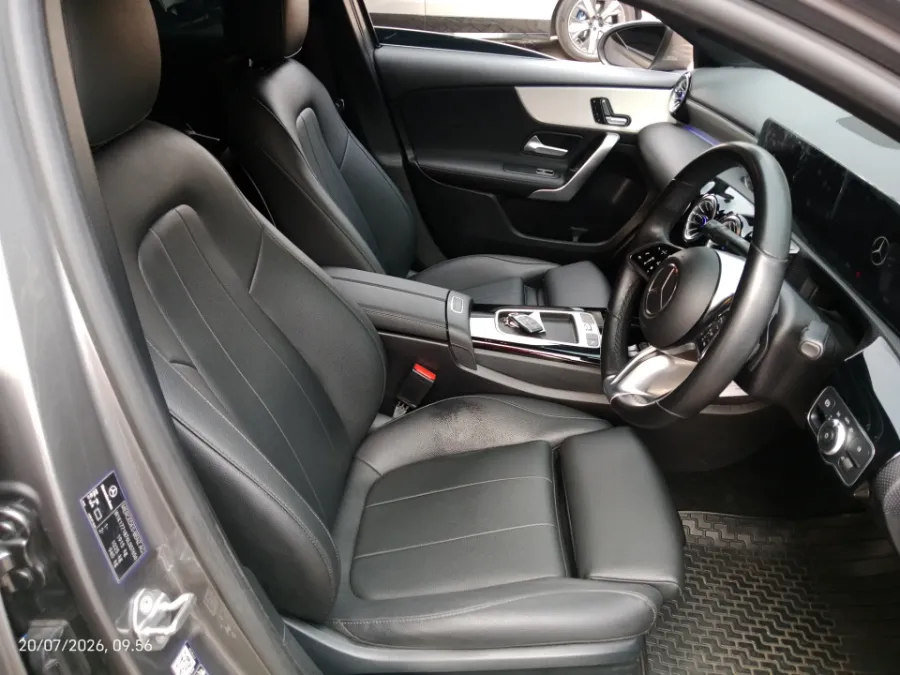 Foto Mobil Bekas Kabin Depan Mercedes-Benz A200 1.3 Progressive Line tahun 2023