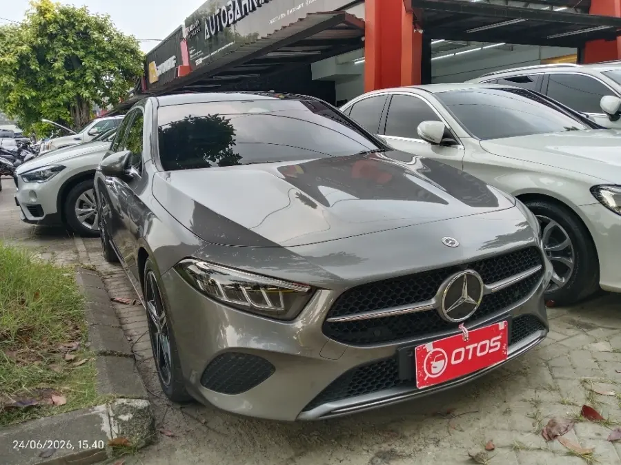 Foto Mobil Bekas Kanan Depan Mercedes-Benz A200 1.3 Progressive Line tahun 2023