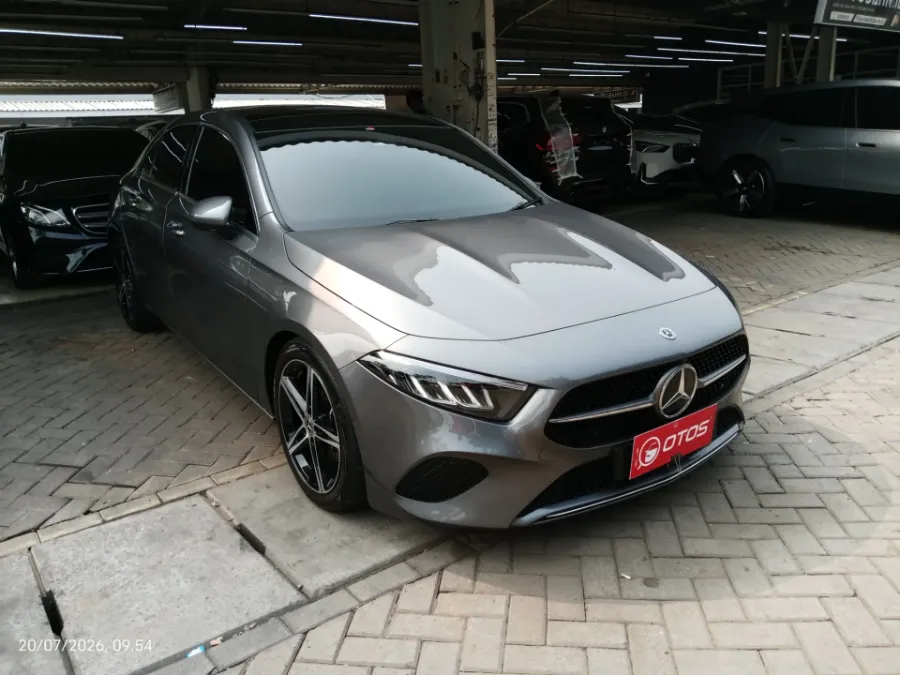 Foto Mobil Bekas Kanan Depan Mercedes-Benz A200 1.3 Progressive Line tahun 2023