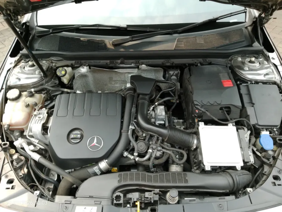 Foto Mobil Bekas Mesin Mercedes-Benz A200 1.3 Progressive Line tahun 2023