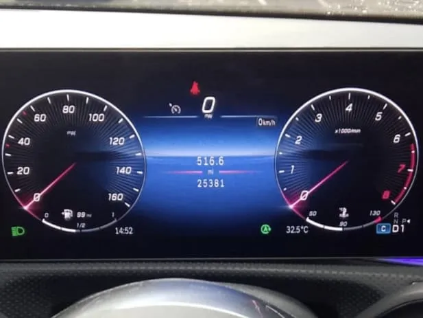Foto Mobil Bekas Odometer Mercedes-Benz A200 1.3 Progressive Line tahun 2023