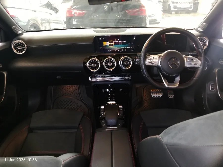Foto Mobil Bekas Dashboard Mercedes-Benz A35 AMG 2.0 4MATIC tahun 2021
