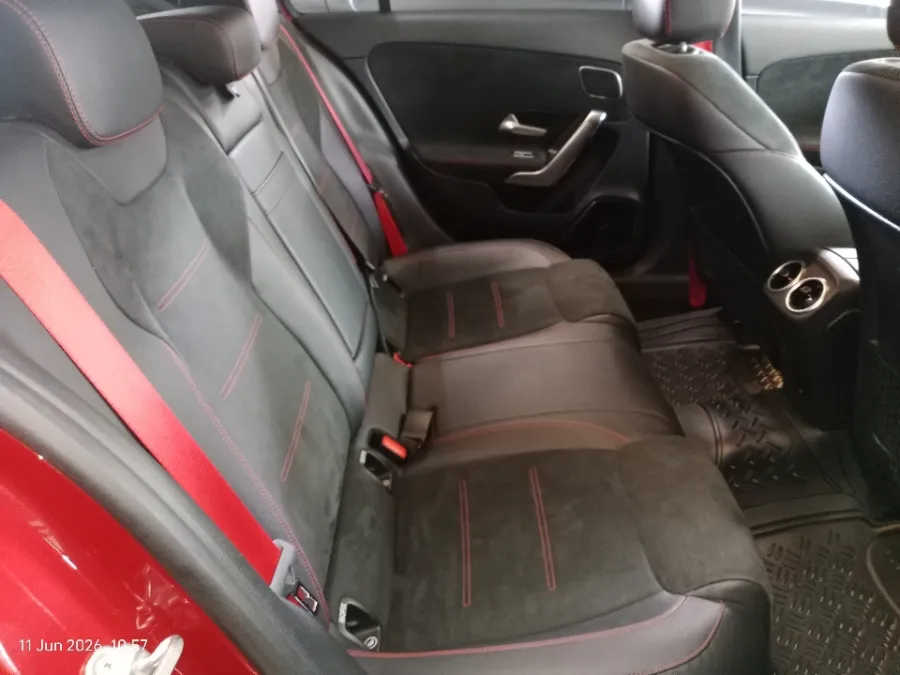 Foto Mobil Bekas Kabin Belakang Mercedes-Benz A35 AMG 2.0 4MATIC tahun 2021