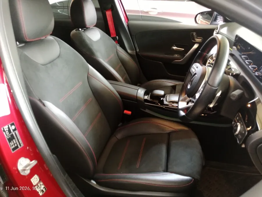 Foto Mobil Bekas Kabin Depan Mercedes-Benz A35 AMG 2.0 4MATIC tahun 2021