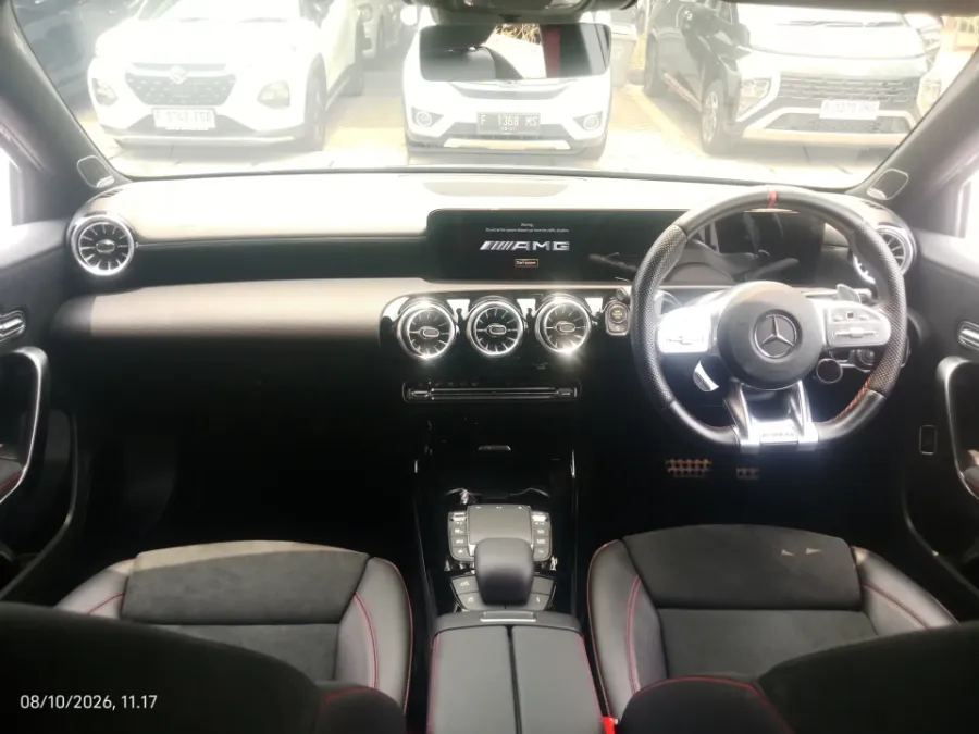 Foto Mobil Bekas Dashboard Mercedes-Benz A35 AMG 2.0 4MATIC tahun 2022