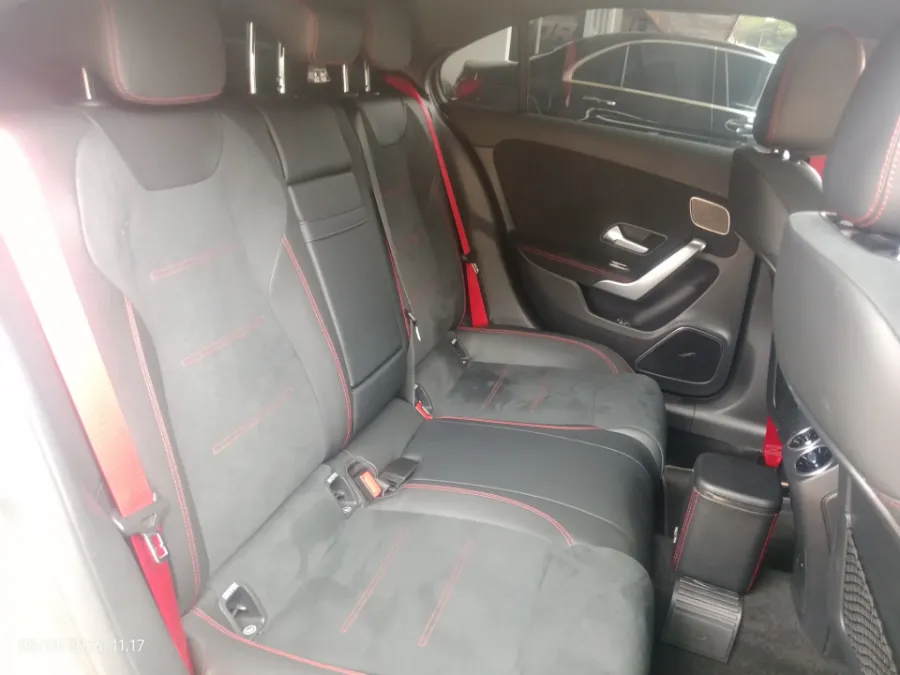 Foto Mobil Bekas Kabin Belakang Mercedes-Benz A35 AMG 2.0 4MATIC tahun 2022