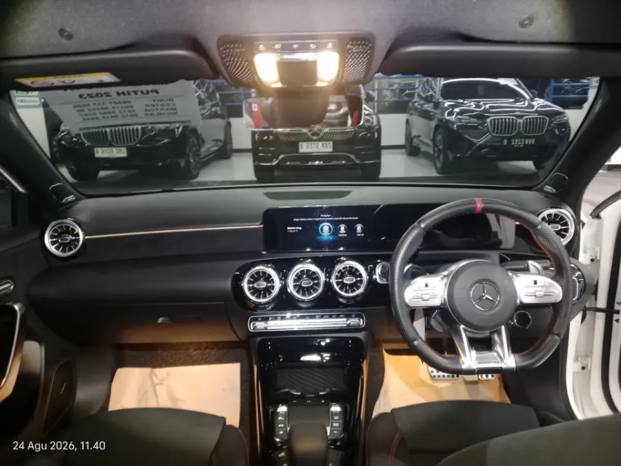 Foto Mobil Bekas Dashboard Mercedes-Benz A35 AMG 2.0 4MATIC tahun 2023