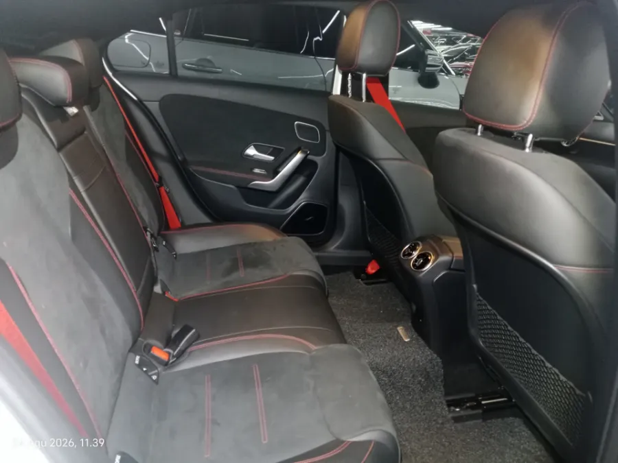 Foto Mobil Bekas Kabin Belakang Mercedes-Benz A35 AMG 2.0 4MATIC tahun 2023