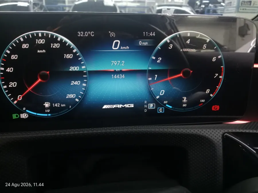 Foto Mobil Bekas Odometer Mercedes-Benz A35 AMG 2.0 4MATIC tahun 2023