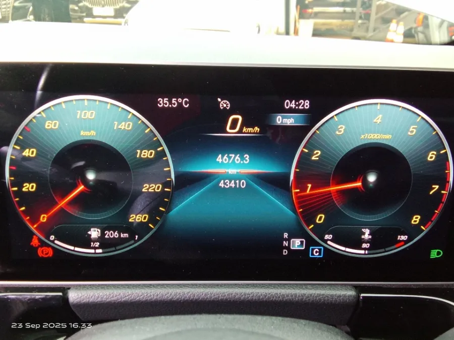 Foto Mobil Bekas Odometer Mercedes-Benz B200 1.3 tahun 2018
