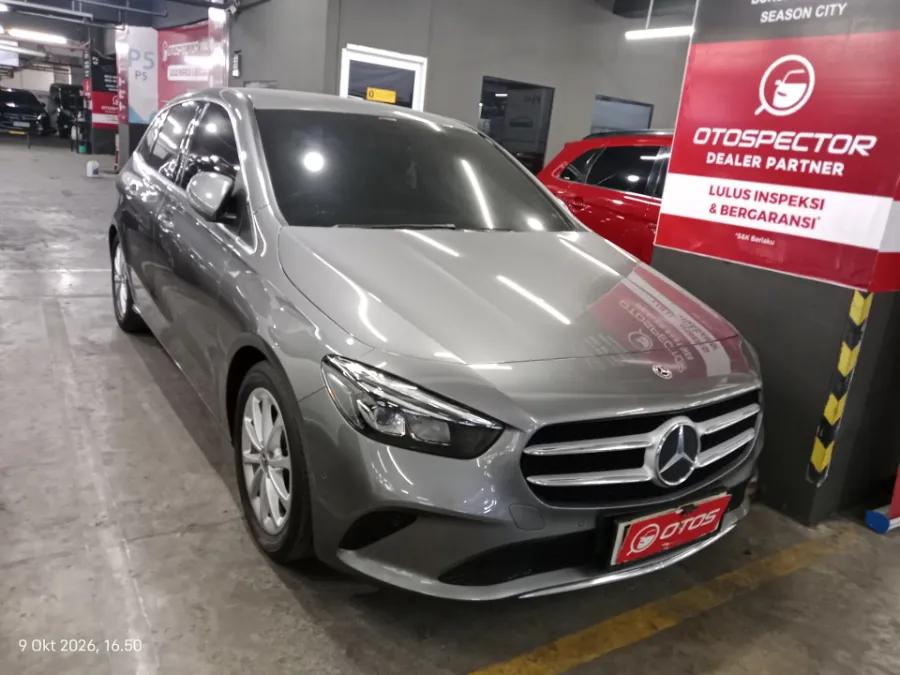 Foto Mobil Bekas Kanan Depan Mercedes-Benz B200 1.3 tahun 2019