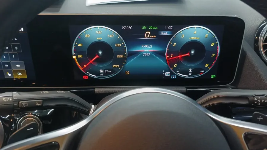 Foto Mobil Bekas Odometer Mercedes-Benz B200 1.3 tahun 2019