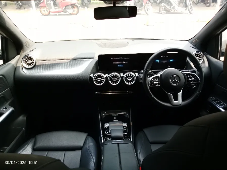 Foto Mobil Bekas Dashboard Mercedes-Benz B200 1.3 tahun 2020