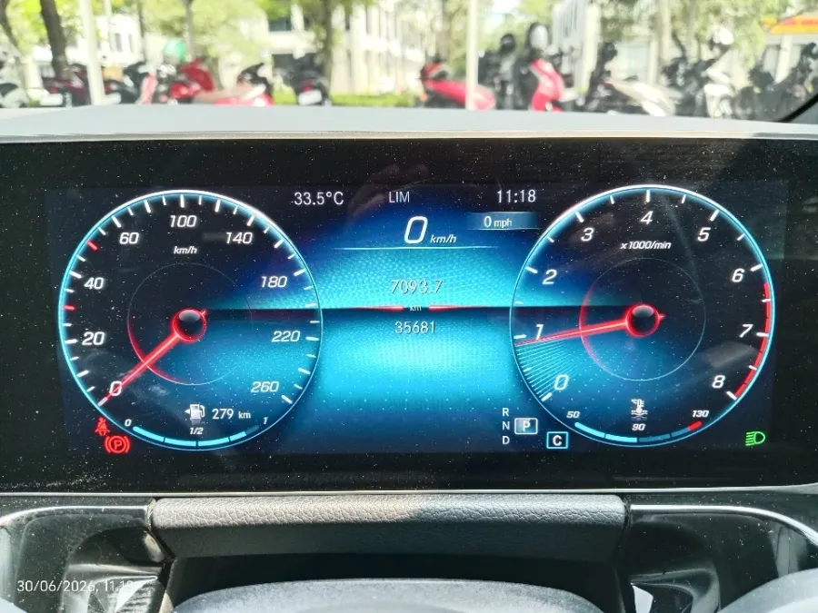 Foto Mobil Bekas Odometer Mercedes-Benz B200 1.3 tahun 2020