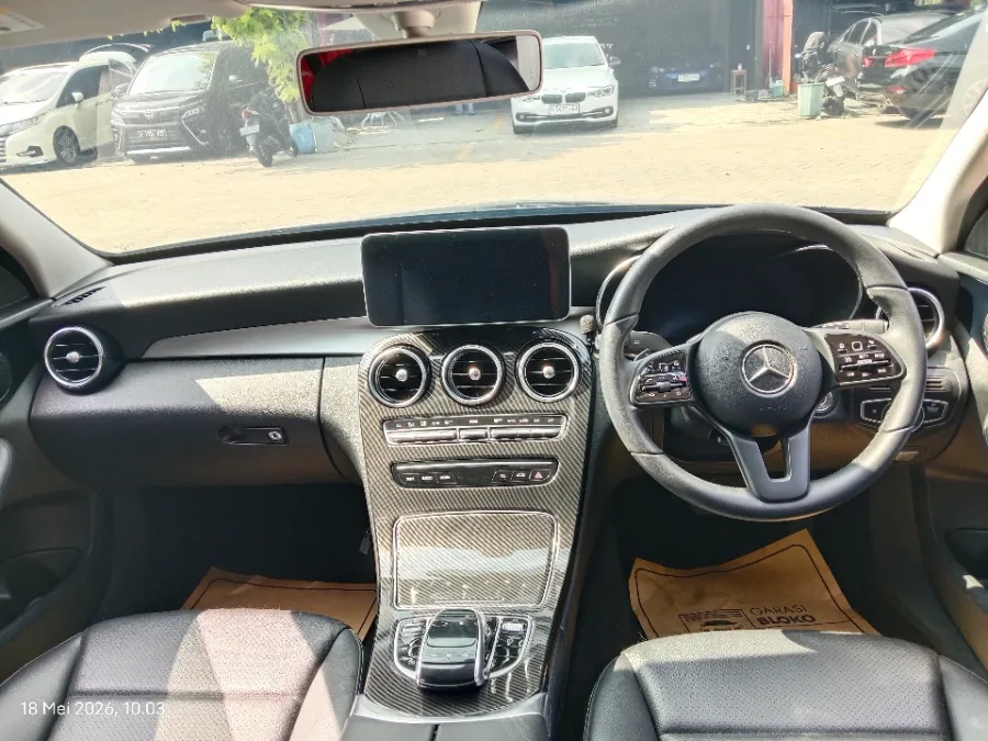 Foto Mobil Bekas Dashboard Mercedes-Benz C180 1.5 tahun 2019