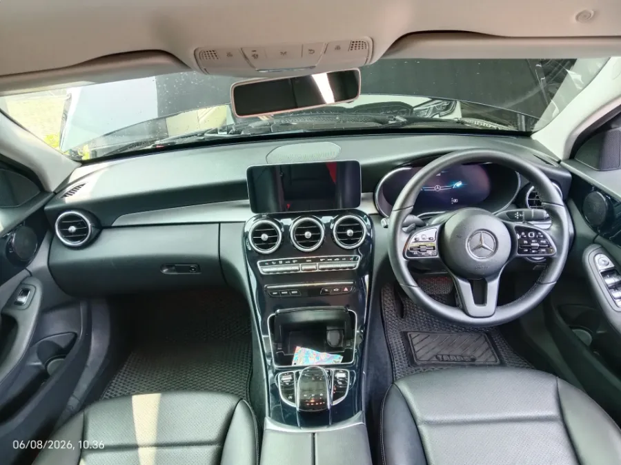 Foto Mobil Bekas Dashboard Mercedes-Benz C180 1.5 tahun 2019