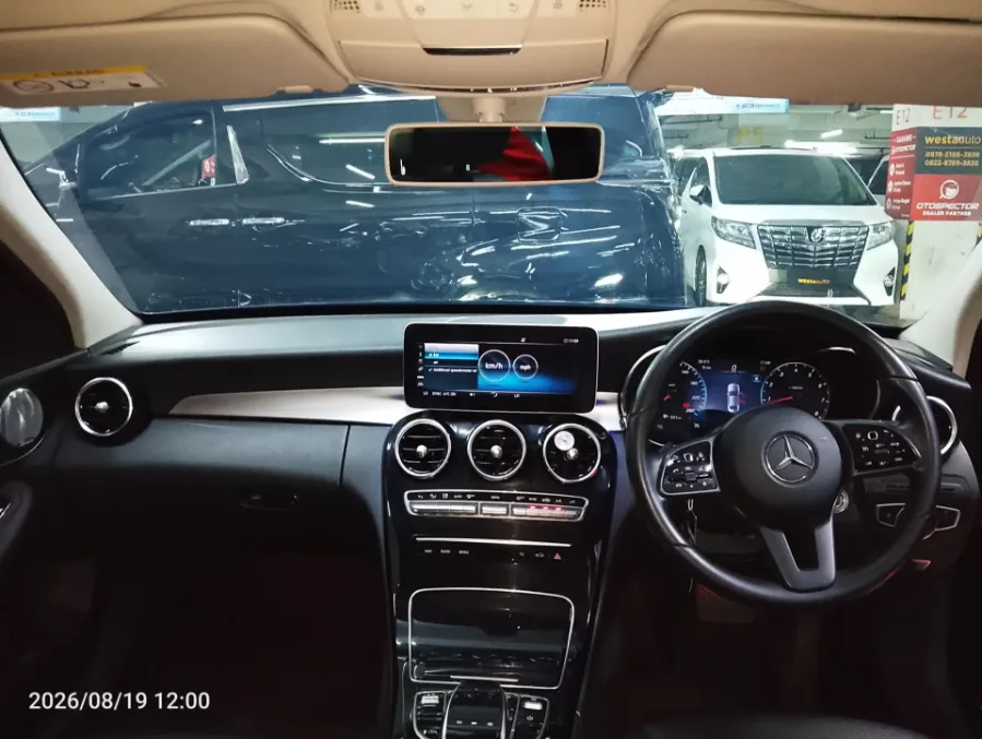 Foto Mobil Bekas Dashboard Mercedes-Benz C180 1.5 tahun 2019