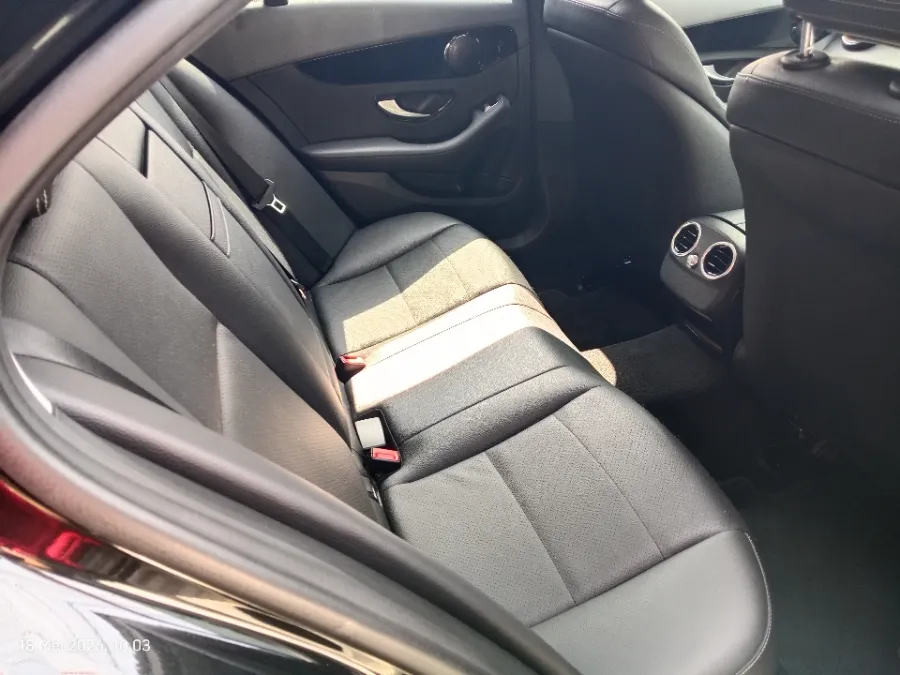 Foto Mobil Bekas Kabin Belakang Mercedes-Benz C180 1.5 tahun 2019