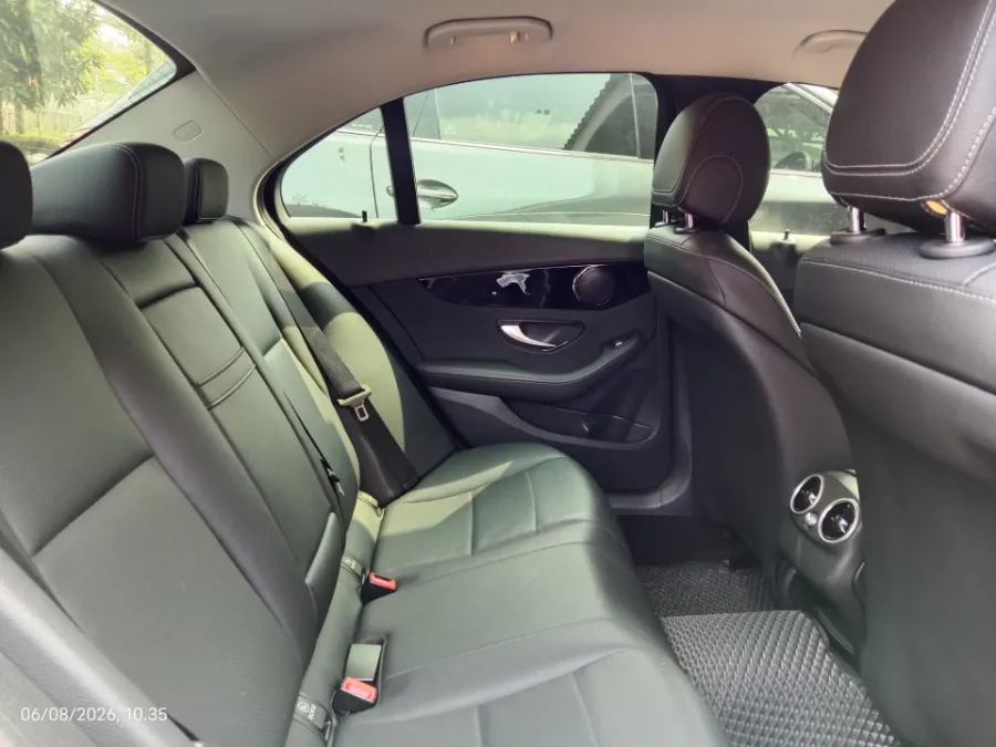 Foto Mobil Bekas Kabin Belakang Mercedes-Benz C180 1.5 tahun 2019